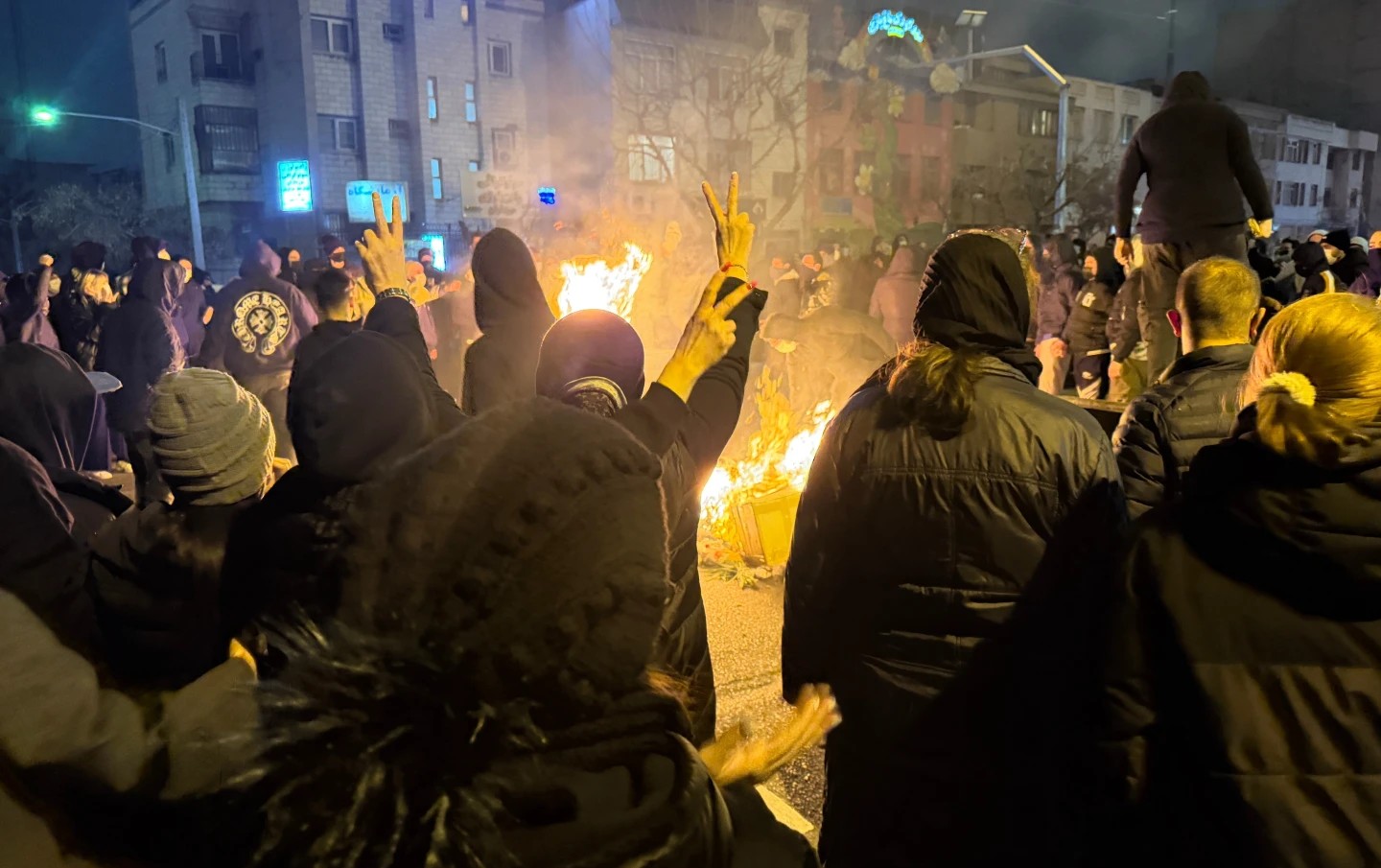 ПОМОШТА ДОАЃА, КАЖА ТРАМП И ГИ ПОВИКА ИРАНЦИТЕ ДА ПРОДОЛЖАТ ДА ПРОТЕСТИРААТ