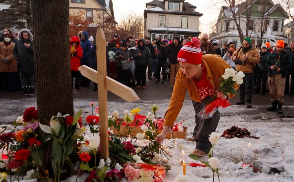 ИМИГРАЦИСКИ АГЕНТ УБИ ЖЕНА ВО МИНЕАПОЛИС, ГРАДСКИТЕ ВЛАСТИ НЕГИРААТ ДЕКА БИЛО САМООДБРАНА