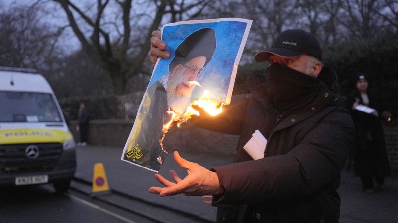 НАД 5.000 ЗАГИНАТИ ВО АНТИВЛАДИНИТЕ ПРОТЕСТИ ВО ИРАН НАД 5.000 ЗАГИНАТИ ВО АНТИВЛАДИНИТЕ ПРОТЕСТИ ВО ИРАН