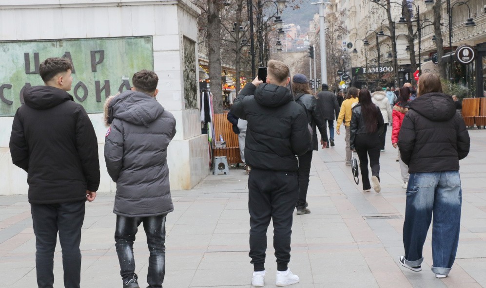 СЕКОЈ ЧЕТВРТИ УЧЕНИК СЕ КОЦКАЛ ЗА ПАРИ, ПОКАЖУВА ИЗВЕШТАЈОТ НА ИНСТИТУТОТ ЗА ЈАВНО ЗДРАВЈЕ