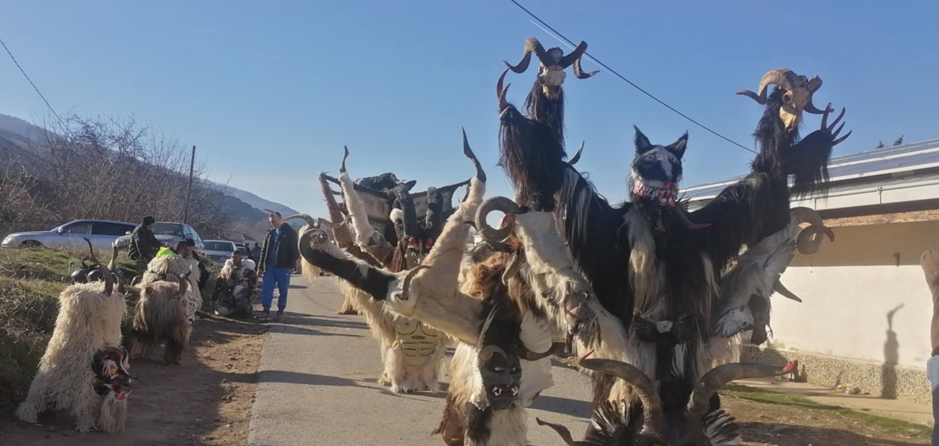 ГИ ОДРЖУВАМЕ ТРАДИЦИОНАЛНИТЕ ВАСИЛИЧАРСКИ ИГРИ ЗА ДА ГИ ВРАТИМЕ НАШИТЕ ОД СТРАНСТВО, ОТИ ОД 500 КУЌИ ВО МОКРИЕВО 70 ОТСТО СЕ ПРАЗНИ, ВЕЛАТ ЖИТЕЛИТЕ