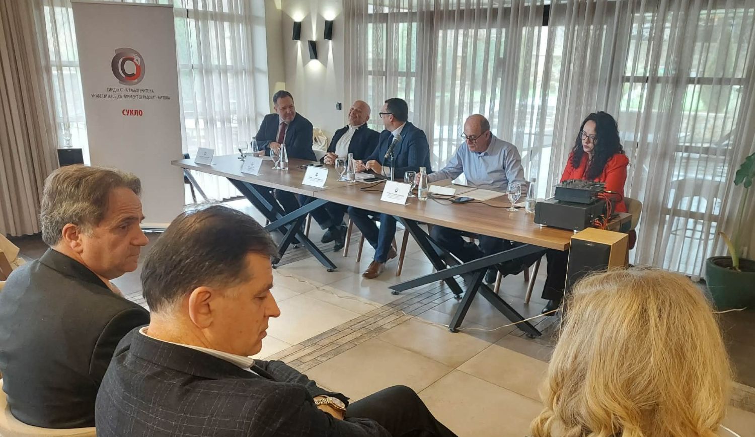 ВО СЛОВЕНИЈА СТУДИРААТ 800 БИТОЛЧАНИ, А ВО БИТОЛА 600, ПРОФЕСОРИТЕ ВЕЛАТ МОРА ДА СЕ ВЛОЖУВА ВО ВИСОКОТО ОБРАЗОВАНИЕ