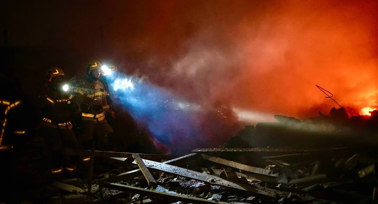 ЧЕТВОРИЦА ЗАГИНАТИ ВО РУСКИ ВОЗДУШЕН НАПАД ВРЗ КИЕВ, МОЌЕН БАЛИСТИЧКИ ПРОЕКТИЛ ГО ПОГОДИ ЛВОВ