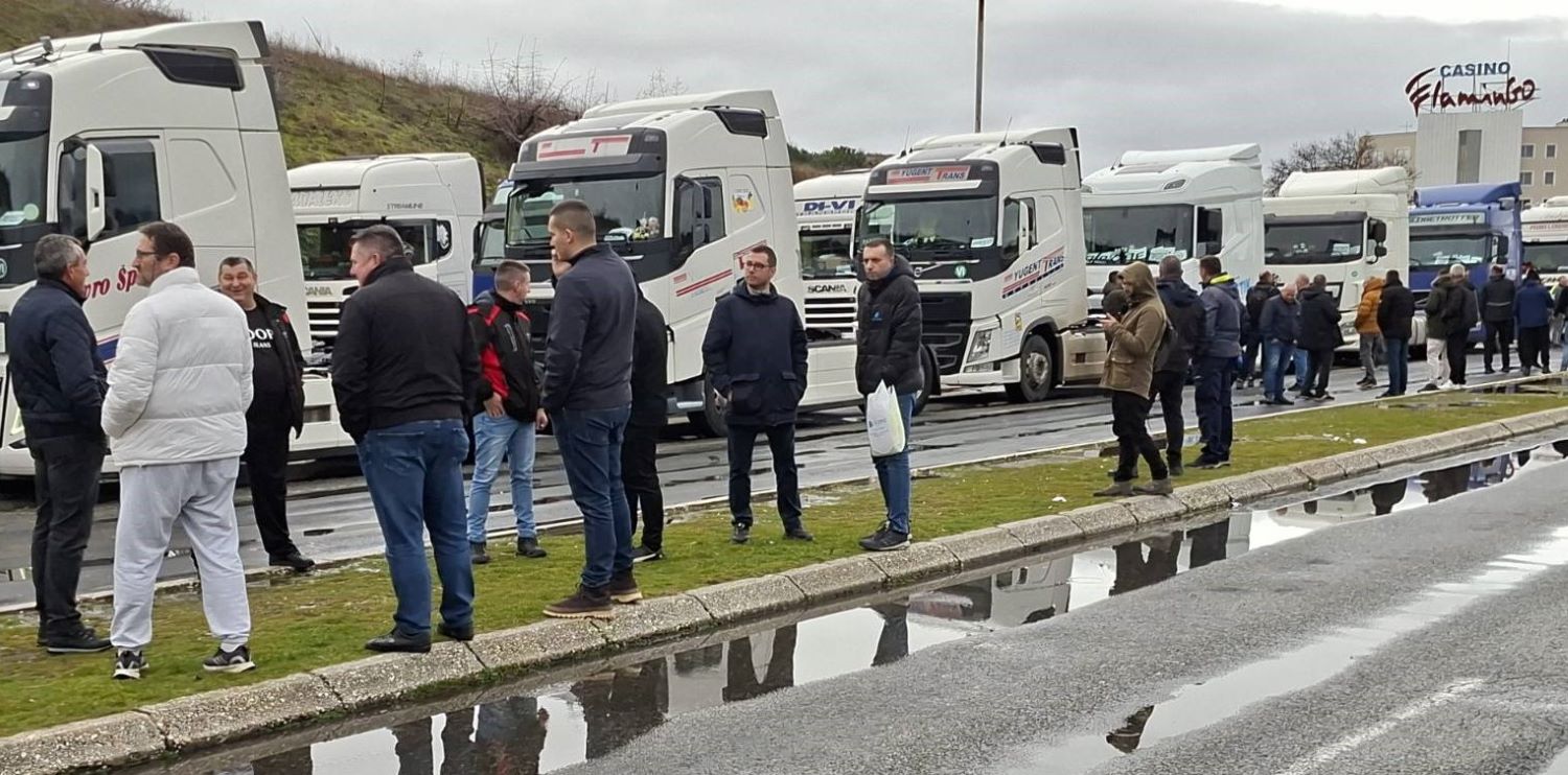 ОД ДЕНЕСКА ПРЕВОЗНИЦИТЕ ЌЕ ГИ БЛОКИРААТ СИТЕ ГРАНИЧНИ ПРЕМИНИ ПО ОДЛУКАТА НА ЕУ ЗА ПРЕСТОЈ ВО ШЕНГЕН ЗОНАТА ОД 90 ДЕНА