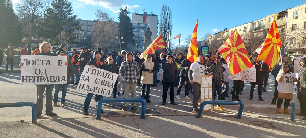 МИЦКОСКИ, ПЕТРОВА И ДИМИТРИЕВСКИ ДА ДОЈДАТ ДА ГИ СЛУШНАТ НАШИТЕ БАРАЊА, КАЖАА ПО ОДАНОЧУВАЊЕТО НА ПЛАТИТЕ ЗА 2020 КУМАНОВЦИТЕ КОИ РАБОТЕЛЕ ВО ИРАК И АВГАНИСТАН