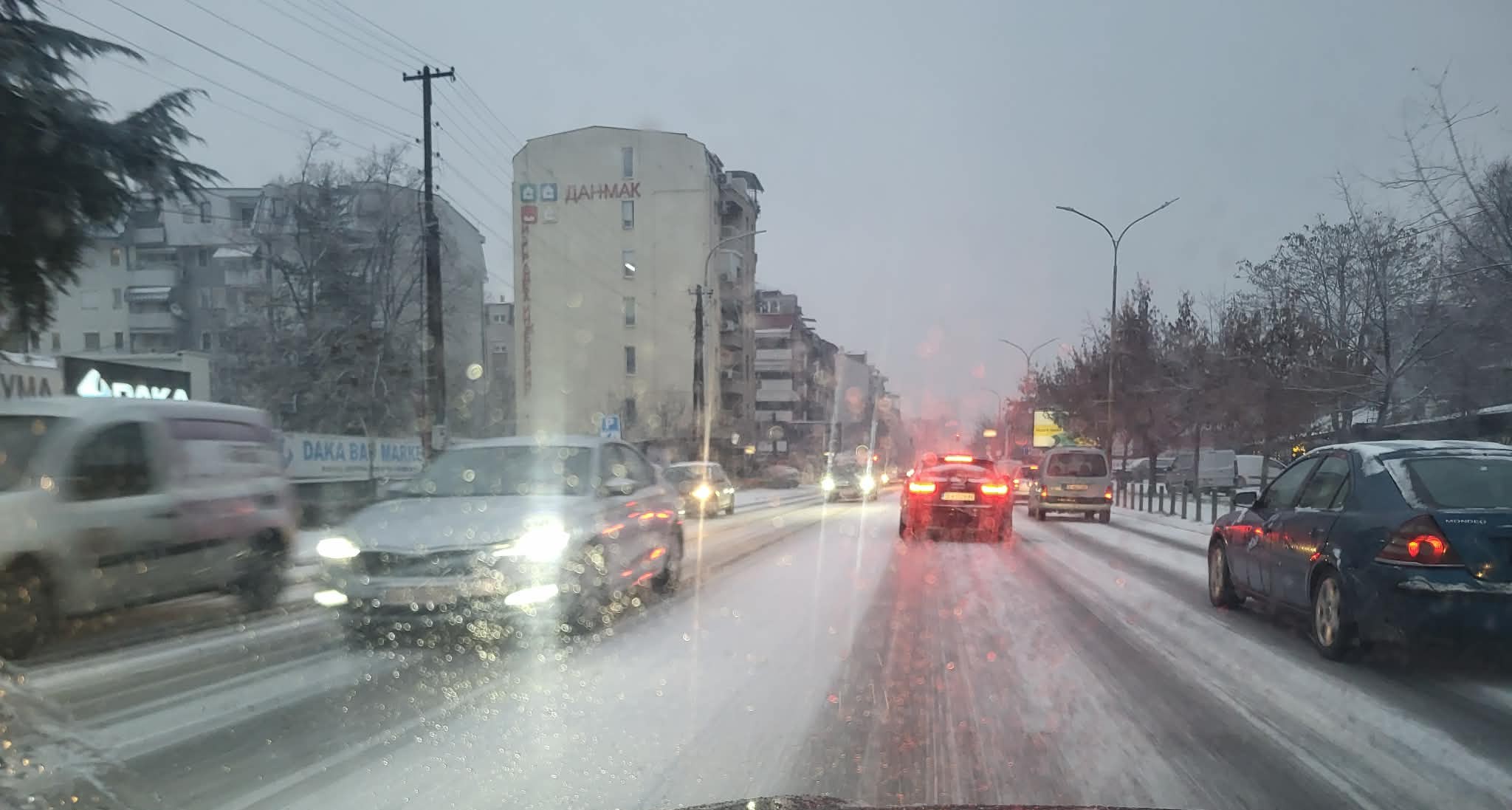 ЕДЕН МИЛИОН ЕВРА Е ТЕНДЕРОТ ЗА ЧИСТЕЊЕ СНЕГ ВО ГРАД СКОПЈЕ, ГРАЃАНИ СЕ ЖАЛАТ ДЕКА УТРОВО УЛИЦИТЕ НЕ БИЛЕ ИСЧИСТЕНИ