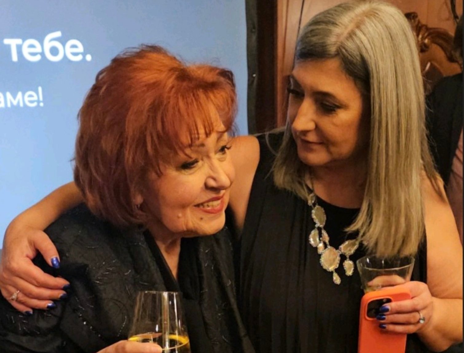 МАЈКА МИ СЕ РАСПЛАКА КОГА ЦЕЛОТО СЕМЕЈСТВО СНИМИ НОВА ВЕРЗИЈА НА „МОЛИТВА“ ЗА НЕЈЗИНИОТ 80. РОДЕНДЕН, ВЕЛИ ЌЕРКАТА НА ВИОЛЕТА ТОМОВСКА, НЕВЕНКА РОСОМАНОВА