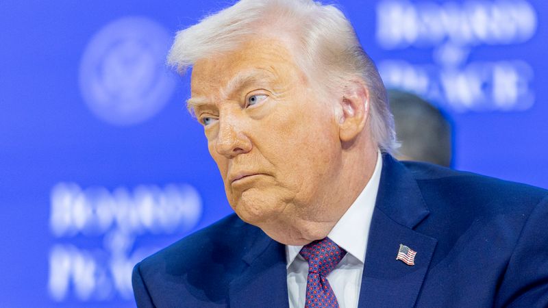 НАД 60 ОТСТО ОД ГЕРМАНЦИТЕ ГО СМЕТААТ ТРАМП ЗА ЗАКАНА ЗА ГЕРМАНИЈА, ПОКАЖА НОВА АНКЕТА