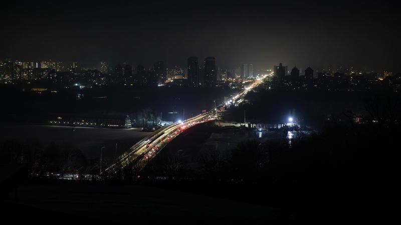 ЕДНА ЖРТВА ВО СИЛНИТЕ РУСКИ НАПАДИ ВРЗ КИЕВ И ХАРКИВ ДОДЕКА СЕ ВО ТЕК МИРОВНИТЕ ПРЕГОВОРИ ВО АБУ ДАБИ