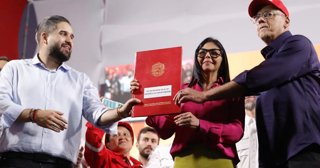 ПРЕТСЕДАТЕЛКАТА НА ВЕНЕЦУЕЛА НАЈАВИ АМНЕСТИЈА НА ПОЛИТИЧКИТЕ ЗАТВОРЕНИЦИ И ЗАТВОРАЊЕ НА НАЈЗЛОГЛАСНИОТ ЗАТВОР