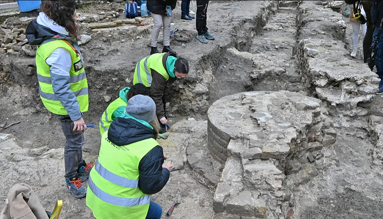 ИТАЛИЈАНСКИТЕ АРХЕОЛОЗИ ОТКРИЈА БАЗИЛИКА ОД ВИТРУВИЈ СТАРА ДВЕ ИЛЈАДИ ГОДИНИ, МИНИСТЕРОТ ЗА КУЛТУРА РЕЧЕ ДЕКА Е ЗНАЧАЈНА КАКО ГРОБНИЦАТА НА ТУТАНКАМОН
