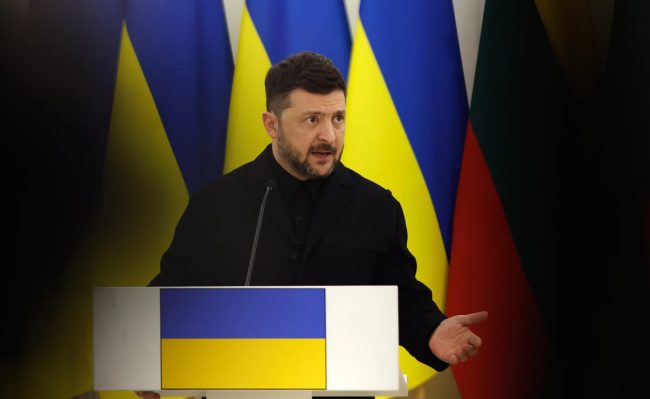 САД ГИ УСЛОВУВААТ БЕЗБЕДНОСНИТЕ ГАРАНЦИИ ЗА УКРАИНА СО ПРЕДАВАЊЕТО НА ЦЕЛИОТ ДОНБАС НА РУСИЈА, КАЖА ЗЕЛЕНСКИ