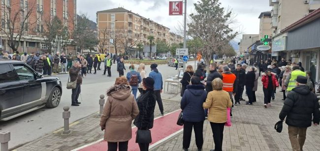 ЗАСЛУЖУВАМЕ ЧИСТ ВОЗДУХ И ЌЕ ПРОДОЛЖИМЕ СО БЛОКАДИТЕ, РЕКОА НА ПРОТЕСТОТ ВО СТРУМИЦА