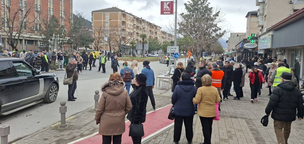 ЗАСЛУЖУВАМЕ ЧИСТ ВОЗДУХ И ЌЕ ПРОДОЛЖИМЕ СО БЛОКАДИТЕ, РЕКОА НА ПРОТЕСТОТ ВО СТРУМИЦА
