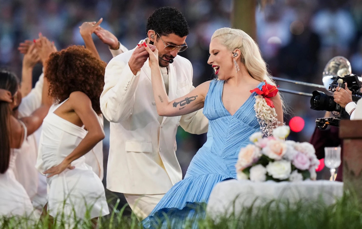 ТРАМП ЗГРОЗЕН ОД НАСТАПОТ НА ПОРТОРИКАНСКИОТ ПЕЈАЧ БЕД БАНИ НА СУПЕРБОУЛОТ, КАЖА ДЕКА БЕШЕ НАВРЕДА ЗА АМЕРИКА