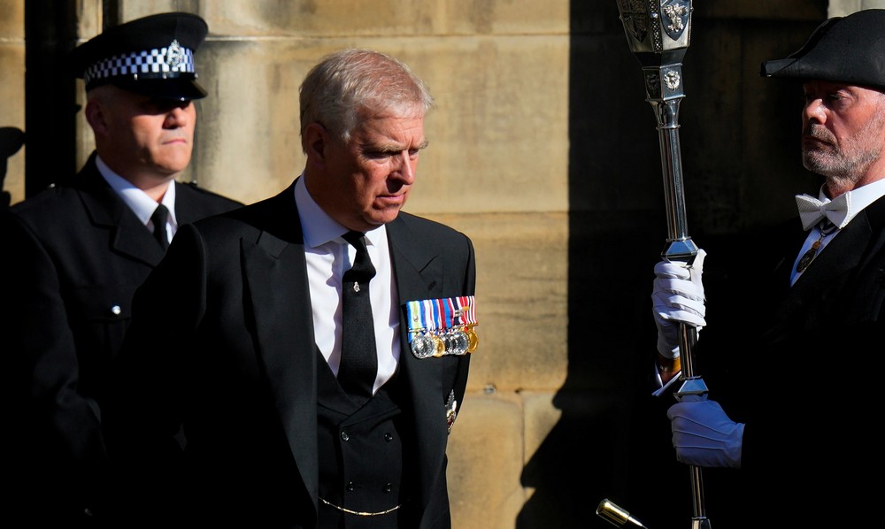 КРАЛОТ ЧАРЛС ВЕТИ СОРАБОТКА ВО ИСТРАГАТА ПО АПСЕЊЕТО НА БРАТ МУ ЕНДРЈУ, ВО ПОЛИЦИЈА БИЛ ПРИЈАВЕН ОД АНТИМОНАРХИСТИЧКА ГРУПА КРАЛОТ ЧАРЛС ВЕТИ СОРАБОТКА ВО ИСТРАГАТА ПО АПСЕЊЕТО НА БРАТ МУ ЕНДРЈУ, ВО ПОЛИЦИЈА БИЛ ПРИЈАВЕН ОД АНТИМОНАРХИСТИЧКА ГРУПА