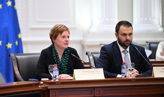 СЕЗОНСКИ И ВРЕМЕНО ВРАБОТЕНИТЕ СТУДЕНТИ, ПЕНЗИОНЕРИ И СТРАНЦИ ЌЕ БИДАТ ЗАШТИТЕНИ СО ЗАКОНОТ ЗА РАБОТНО АНГАЖИРАЊЕ КОЈ ВАЖИ ОД 1 ЈАНУАРИ