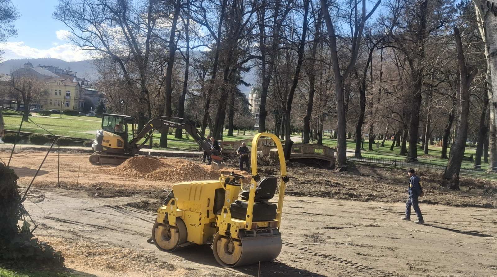 СЕ ГРАДИ ДЕТСКО ИГРАЛИШТЕ НА МЕСТОТО НА ПОРАНЕШНИОТ РЕСТОРАН „ЕЗЕРЦЕ“ ВО СКОПСКИОТ ГРАДСКИ ПАРК