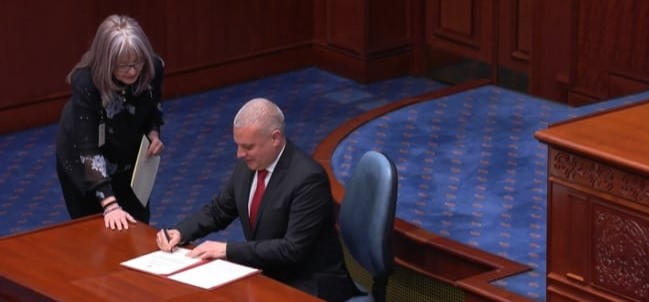 ЗА УСТАВЕН СУДИЈА ИЗБРАН ГОЦЕ НАУМОВСКИ, ПРОФЕСОР НА ПРАВНИОТ ФАКУЛТЕТ И СОВЕТНИК НА ПРЕМИЕРОТ МИЦКОСКИ