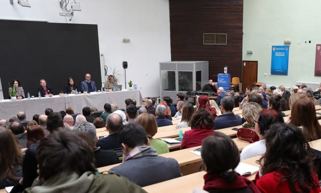 ПРОФЕСОРИТЕ ОД  УМЕТНИЧКИТЕ ФАКУЛТЕТИ ОД УКИМ РЕАГИРААТ ДЕКА ИМ СЕ НАРУШУВА АВТОНОМНОСТА СО ПРЕДЛОГ-ЗАКОНОТ ЗА ВИСОКО ОБРАЗОВАНИЕ