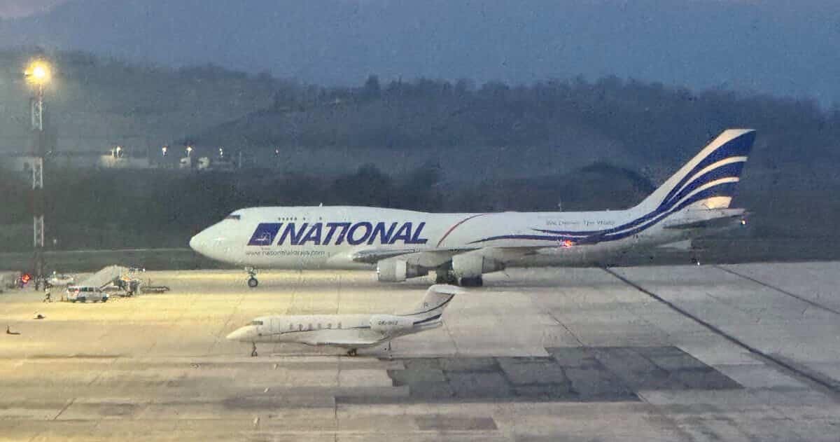 ТРОЈНО ЗГОЛЕМЕН КАРГО ТРАНСПОРТОТ НА СКОПСКИОТ АЕРОДРОМ ЗА ВРЕМЕ НА ПРОТЕСТИТЕ НА КАМИОНЏИИТЕ