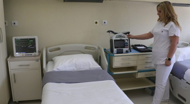 ПАЦИЕНТИТЕ ЕЛЕКТРОНСКИ ЌЕ ЈА ГЛЕДААТ ЛИСТАТА НА ЧЕКАЊЕ ЗА ХИРУРШКИ ОПЕРАЦИИ, АЛИУ ВЕЛИ НЕ МОЖЕ ДА СЕ ИСКОРЕНИ ФАЌАЊЕТО ВРСКИ, НО МОРА ДА СЕ ПОЧНЕ ОД НЕКАДЕ