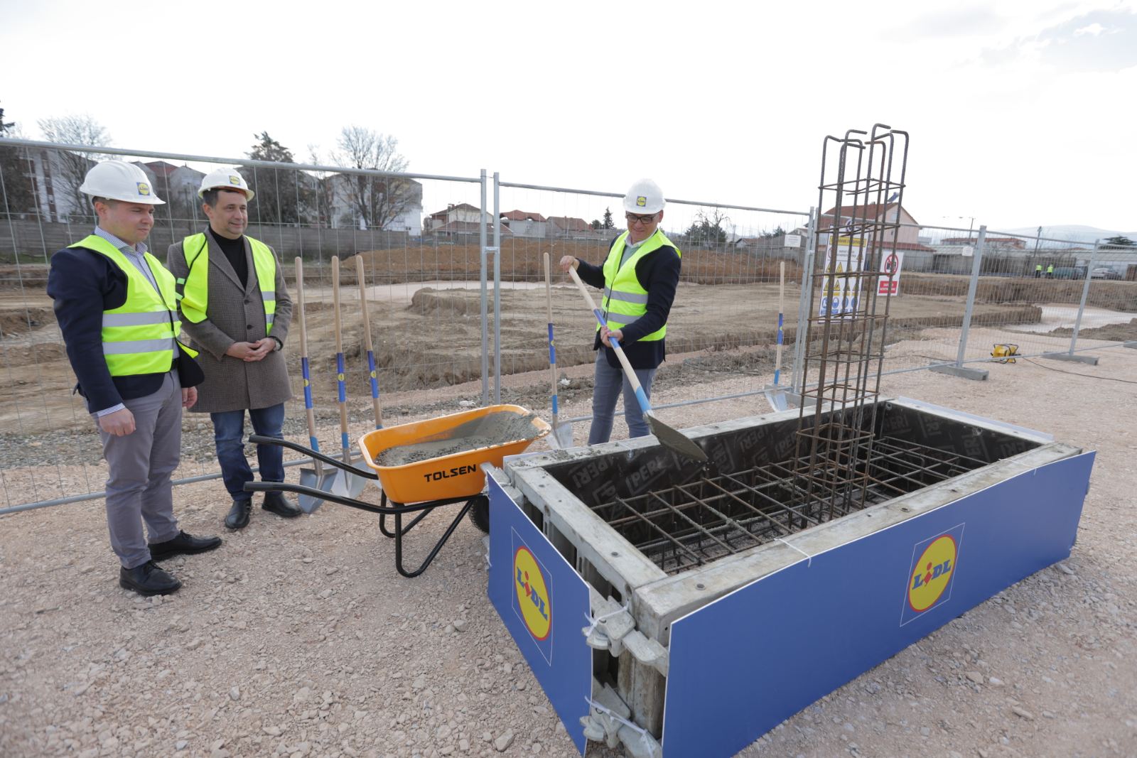 ПОЧНА ИЗГРАДБАТА НА МАРКЕТ НА „ЛИДЛ“ ВО ГЕВГЕЛИЈА ПОЧНА ИЗГРАДБАТА НА МАРКЕТ НА „ЛИДЛ“ ВО ГЕВГЕЛИЈА