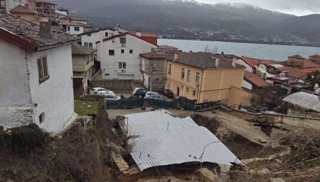 ОД ОБИЛНИТЕ ДОЖДОВИ СЕ УРНА ЅИД КАЈ ЛОКАЛИТЕТОТ МАНЧЕВЦИ ВО ОХРИД, НЕМА ШТЕТА ОТИ МОЗАИЦИТЕ БИЛЕ ПОКРИЕНИ