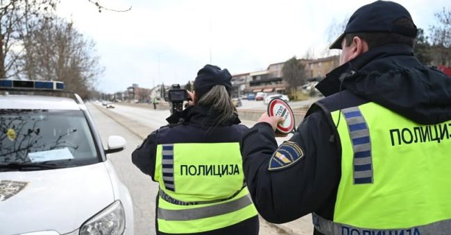 ПОЛИЦИЈАТА ВО БИТОЛА ОДЗЕДЕ УШТЕ ТРИ КОЛИ ВОЗЕНИ БЕЗ ВОЗАЧКА ДОЗВОЛА, ЕДНАТА ЈА ВОЗЕЛ 15-ГОДИШНИК ОД ШТИП