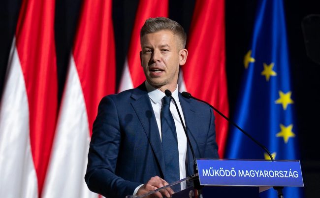 ОПОЗИЦИСКИОТ ЛИДЕР ПЕТЕР МАЃАР ВЕТИ ДЕКА ЌЕ ЈА ПРИБЛИЖИ УНГАРИЈА ДО ЗАПАДОТ, НО НЕМА ДА ЈА ТРГНЕ ОГРАДАТА НА ЈУЖНАТА ГРАНИЦА