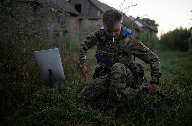 УКРАИНА ЈА ЗАСИЛУВА ПРОТИВОФАНЗИВАТА ОТКАКО МАСК ИМ ЗАБРАНИ НА РУСКИТЕ СИЛИ ДА ГО КОРИСТАТ „СТАРЛИНК“