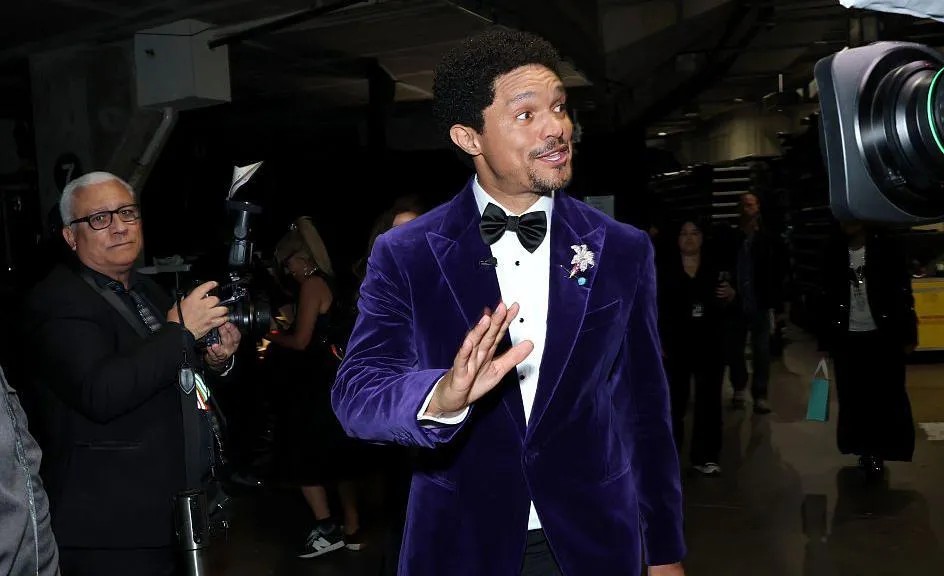 ТРАМП СЕ ЗАКАНИ ДЕКА ЌЕ ГО ТУЖИ КОМИЧАРОТ ТРЕВОР НОА ПОРАДИ ШЕГА ЗА ЕПСТИН НА ГРЕМИ НАГРАДИТЕ