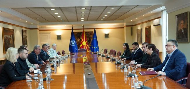 ВЛАДАТА И УПОЗ ПОСТИГНАА ДОГОВОР, 11.000 АДМИНИСТРАТИВЦИ ДО 2028 ЌЕ ИМААТ ЗА 40 ОТСТО ПОВИСОКА ПЛАТА