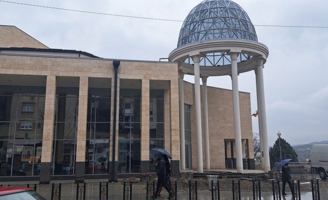 СЕ САНИРА НАДВОРЕШНОСТА НА ЗГРАДАТА НА ВЕЛЕШКИОТ ТЕАТАР