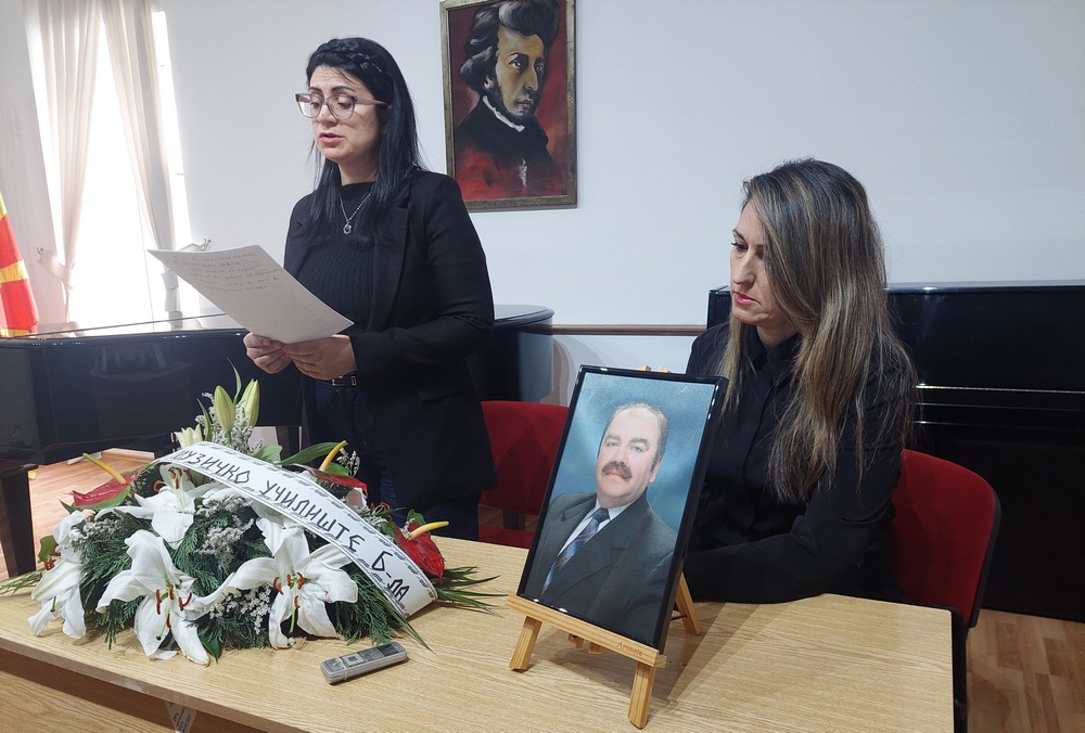 ЗОРАН МАНЕВСКИ ЌЕ ПРОДОЛЖИ ДА ЖИВЕЕ ПРЕКУ НОТИТЕ И УСПЕСИТЕ НА НЕГОВИТЕ УЧЕНИЦИ, ДЕНЕС ВРВНИ ВИОЛИНИСТИ, БЕШЕ КАЖАНО НА КОМЕМОРАЦИЈАТА ВО БИТОЛА