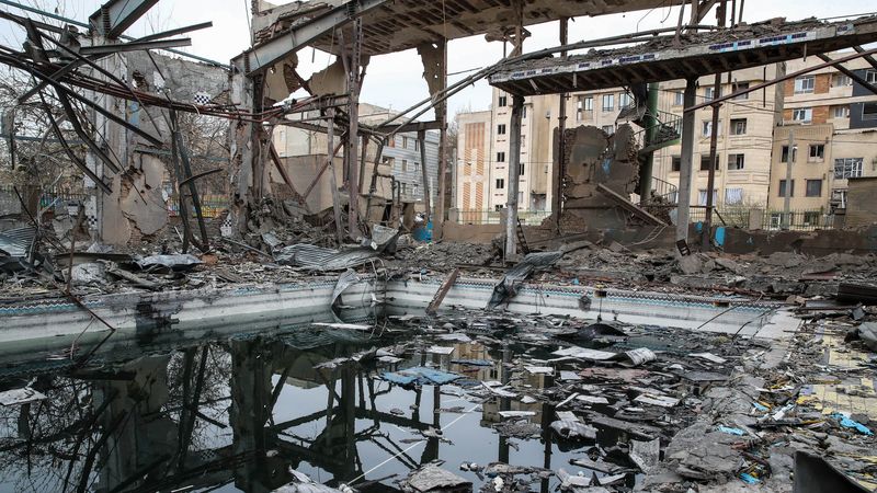 ЦЕНИТЕ НА НАФТАТА И ГАСОТ РАСТАТ, ТРАМП РАЗМИСЛУВА ДА ИСПРАТИ УШТЕ ИЛЈАДНИЦИ ВОЈНИЦИ НА БЛИСКИ ИСТОК