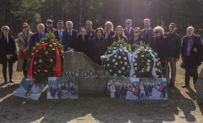 НЕМА ДА ДОЗВОЛИМЕ ФАЛСИФИКУВАЊЕ НА ВИСТИНАТА ЗА ХОЛОКАУСТОТ НА МАКЕДОНСКИТЕ ЕВРЕИ, РЕЧЕ СИЉАНОВСКА-ДАВКОВА ПРИ ПОСЕТАТА НА ТРЕБЛИНКА