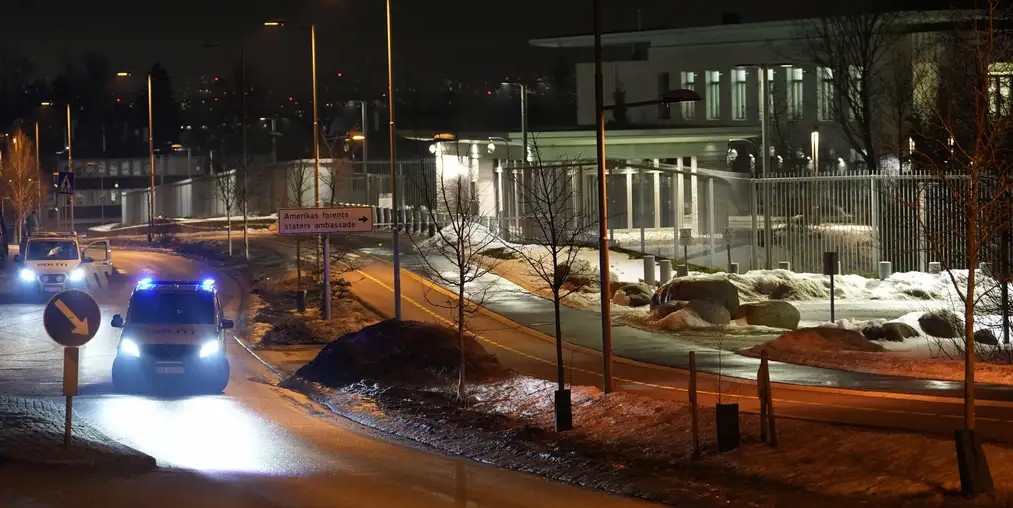 ЕКСПЛОЗИЈА КАЈ АМЕРИКАНСКАТА АМБАСАДА ВО ОСЛО, НЕМА ПОВРЕДЕНИ