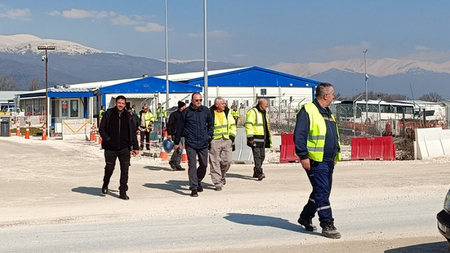 „БЕХТЕЛ И ЕНКА“ ГИ ОТПУШТА РАБОТНИЦИТЕ ОД МАКЕДОНИЈА КОИ РАБОТАТ НА КОРИДОРОТ 8, А ГИ ЗАДРЖУВА СТРАНСКИТЕ