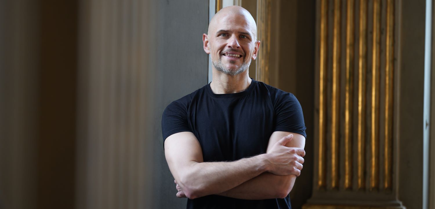 ИДЕНТИТЕТСКИТЕ ВРСКИ НЕ СЕ МЕНУВААТ СО ДЕКРЕТ, ВЕЛИ ТЕНОРОТ БЛАГОЈ НАЦОСКИ ВО ГОЛЕМО ИНТЕРВЈУ ВО ИТАЛИЈА