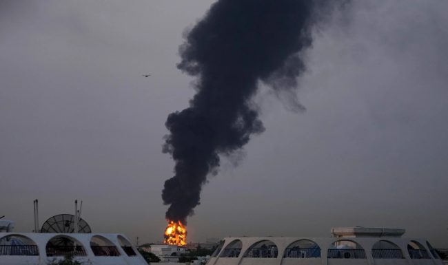 ИРАН НАЈАВИ ДЕКА ЌЕ ПОЧНЕ ДА ГИ НАПАЃА АМЕРИКАНСКИТЕ КОМПАНИИ НА БЛИСКИОТ ИСТОК