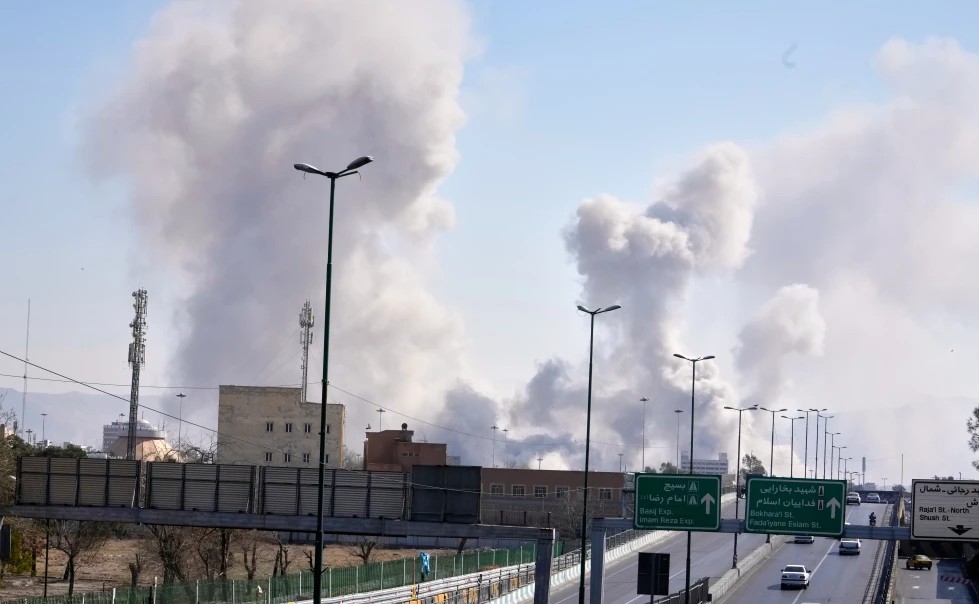 ЌЕ ГО УДРИМЕ ИРАН УШТЕ ПОСИЛНО, КАЖА ТРАМП ОТКАКО БЕШЕ ОТФРЛЕН НЕГОВИОТ ПОВИК ЗА ПРЕДАВАЊЕ