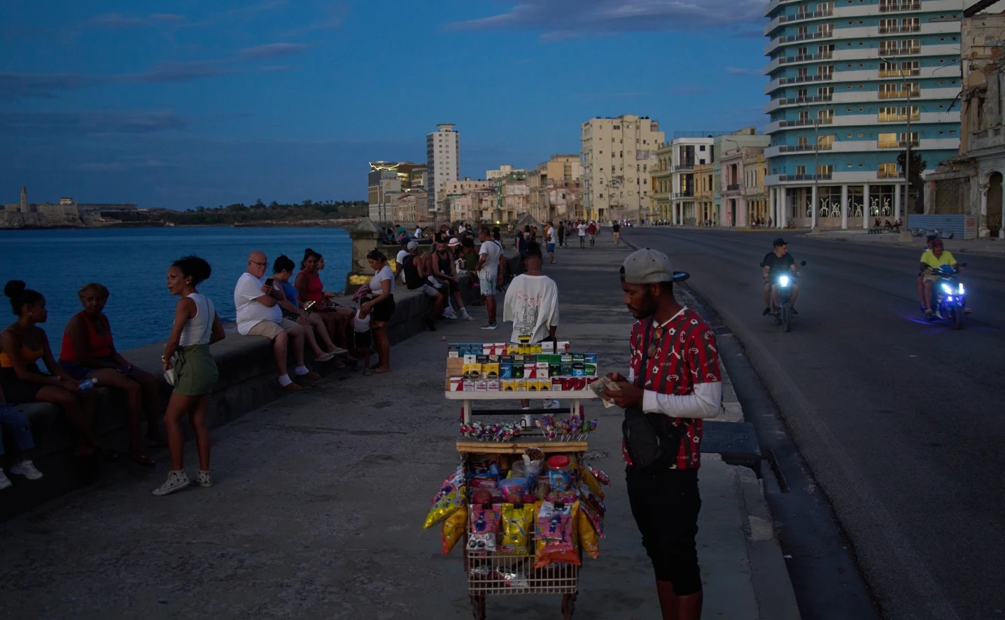РУСИЈА ВЕЛИ ДЕКА ЈА ПОДДРЖУВА КУБА ОТКАКО ТРАМП НАЈАВИ ДЕКА ЌЕ ЈА ЗАЗЕМЕ