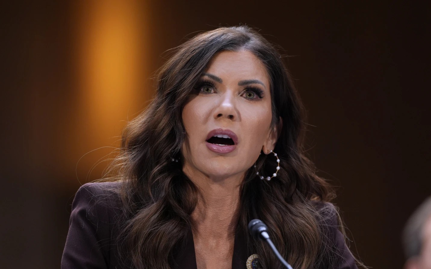 ТРАМП ЈА СМЕНИ МИНИСТЕРКАТА ЗА ВНАТРЕШНА БЕЗБЕДНОСТ КРИСТИ НОЕМ