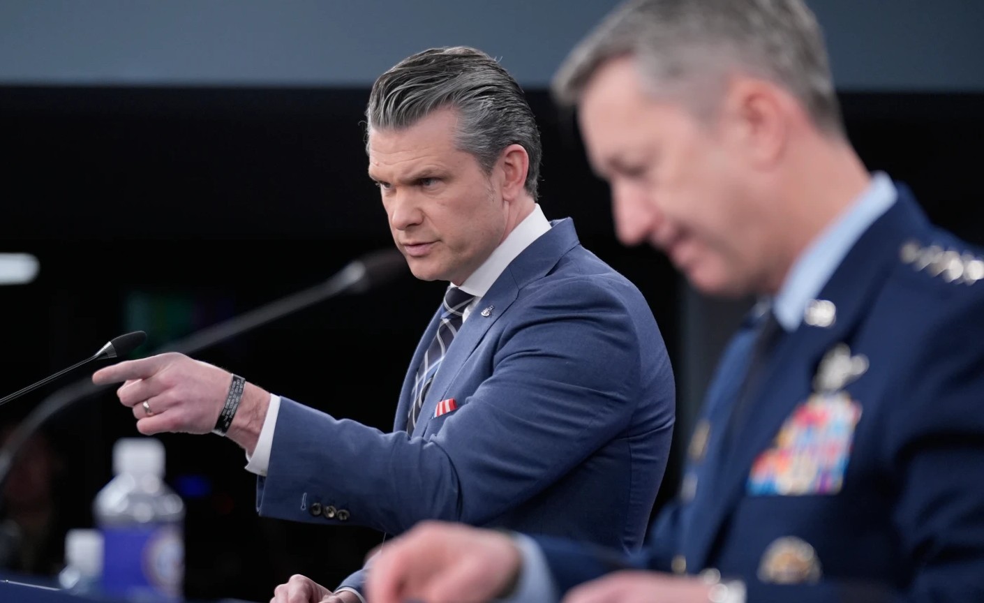 ПОТРЕБНИ СЕ ПАРИ ЗА ДА СЕ УБИЈАТ ЛОШИТЕ МОМЦИ, РЕЧЕ ХЕГСЕТ ЗА ИЗВЕШТАИТЕ ДЕКА ПЕНТАГОН БАРА УШТЕ 200 МИЛИЈАРДИ ДОЛАРИ ЗА ВОЈНАТА СО ИРАН