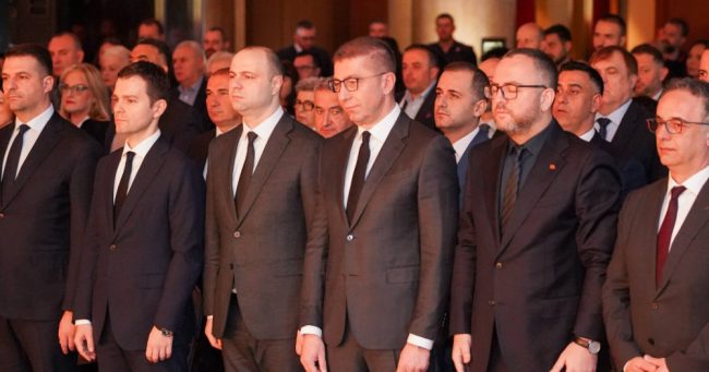 ДЕНОТ НА ПОЖАРОТ ВО КОЧАНИ БЕШЕ НАЈТЕЖОК ДЕН ВО МОЈОТ ЖИВОТ КАКО ЧОВЕК, НЕ САМО КАКО ПРЕМИЕР, КАЖА МИЦКОСКИ НА ОДБЕЛЕЖУВАЊЕТО НА ГОДИШНИНАТА ОД ТРАГЕДИЈАТА