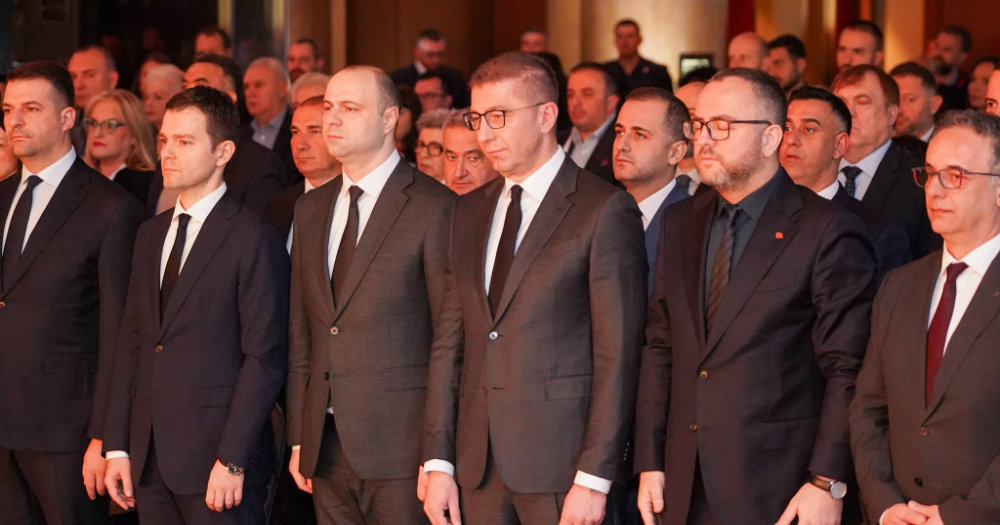 ДЕНОТ НА ПОЖАРОТ ВО КОЧАНИ БЕШЕ НАЈТЕЖОК ДЕН ВО МОЈОТ ЖИВОТ КАКО ЧОВЕК, НЕ САМО КАКО ПРЕМИЕР, КАЖА МИЦКОСКИ НА ОДБЕЛЕЖУВАЊЕТО НА ГОДИШНИНАТА ОД ТРАГЕДИЈАТА