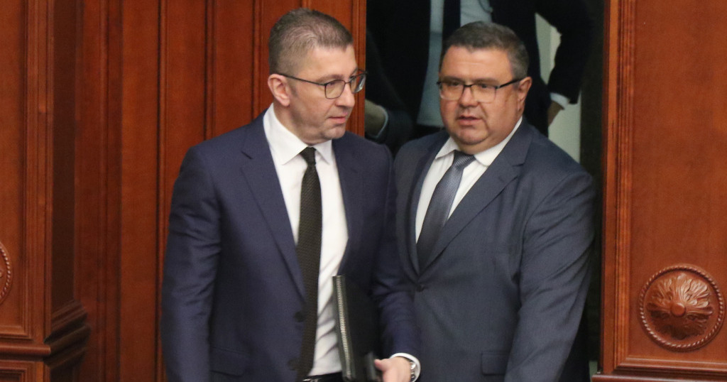 ПРЕМИЕРОТ МИЦКОСКИ ОД СОБРАНИСКА ГОВОРНИЦА МУ ДАДЕ ЗАДАЧИ НА НОВИОТ ДРЖАВЕН ОБВИНИТЕЛ НЕНАД САВЕСКИ, А ПОТОА МУ УПАТИ АПЕЛ ДА НЕ БИДЕ СЕЛЕКТИВЕН ПРЕМИЕРОТ МИЦКОСКИ ОД СОБРАНИСКА ГОВОРНИЦА МУ ДАДЕ ЗАДАЧИ НА НОВИОТ ДРЖАВЕН ОБВИНИТЕЛ НЕНАД САВЕСКИ, А ПОТОА МУ УПАТИ АПЕЛ ДА НЕ БИДЕ СЕЛЕКТИВЕН