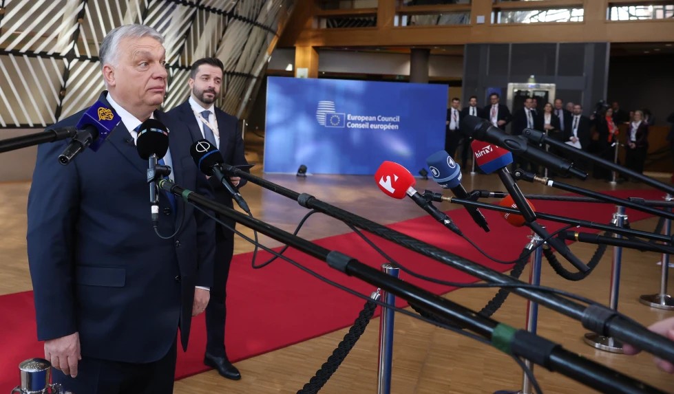 ЛИДЕРИТЕ НА ЕУ ГО ОБВИНИЈА ОРБАН ЗА НЕЛОЈАЛНОСТ И УЦЕНА ОТКАКО ГО БЛОКИРАШЕ ЗАЕМОТ ОД 90 МИЛИЈАРДИ ЕВРА ЗА УКРАИНА