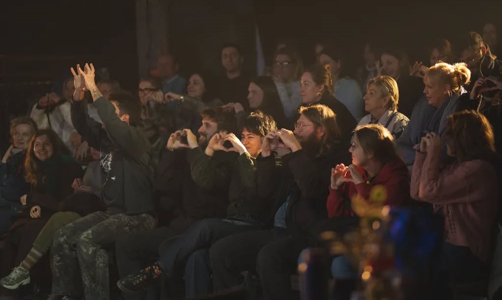 ТЕАТАРОТ Е ЛЕК И УТЕХА ЗА ВИСТИНСКИОТ ЖИВОТ, ВЕЛИ НЕЗАВИСНАТА ТРУПА „ЗЛАТЕН ЕЛЕЦ“ ЗА СВЕТСКИОТ ДЕН НА ТЕАТАРОТ ТЕАТАРОТ Е ЛЕК И УТЕХА ЗА ВИСТИНСКИОТ ЖИВОТ, ВЕЛИ НЕЗАВИСНАТА ТРУПА „ЗЛАТЕН ЕЛЕЦ“ ЗА СВЕТСКИОТ ДЕН НА ТЕАТАРОТ